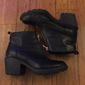 Topshop 9.5 zip front black leather ankle boots